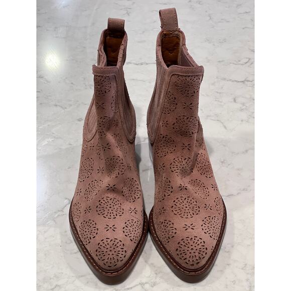 NWOT Coach Women’s Genuine Leather Bowery Chelsea With Cut Out Boots Sz 7.5 Pink - Picture 2 of 8